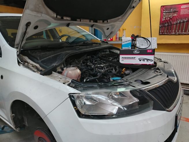 Skoda Rapid Înlocuit kit distribuție + pompa apa + curea pompă ulei